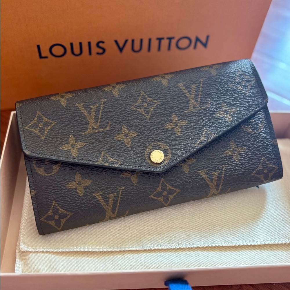 Louis Vuitton Sarah Wallet - Monogram Canvas, Red Coquelicot Interior